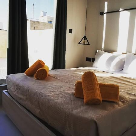 Chic Penthouse Industrial-Style Leilighet Mosta Eksteriør bilde