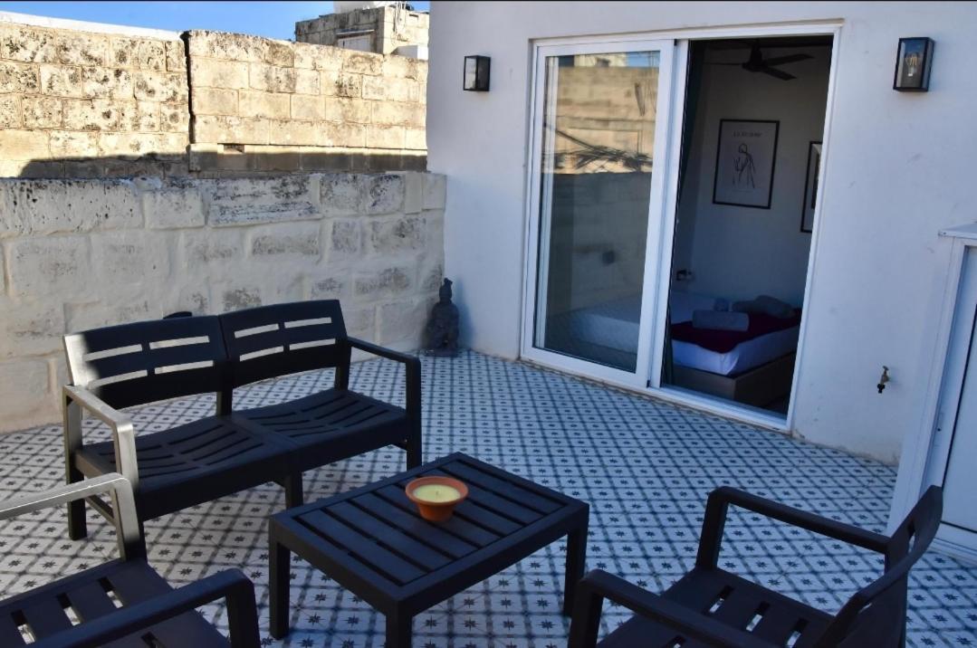 Chic Penthouse Industrial-Style Leilighet Mosta Eksteriør bilde