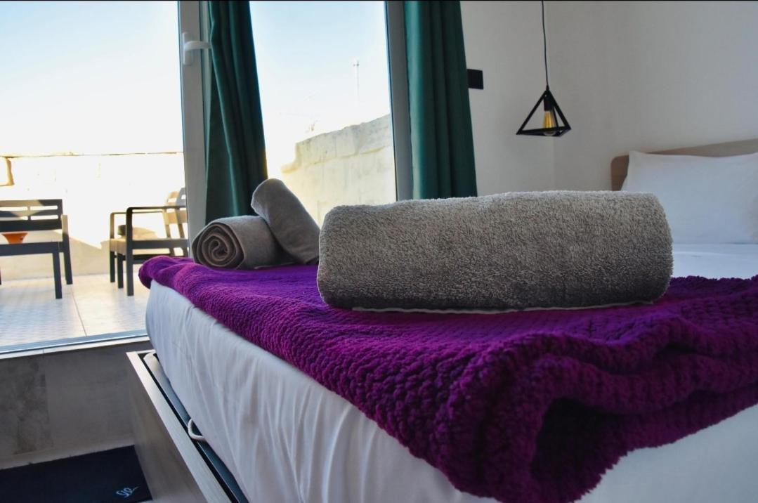 Chic Penthouse Industrial-Style Leilighet Mosta Eksteriør bilde