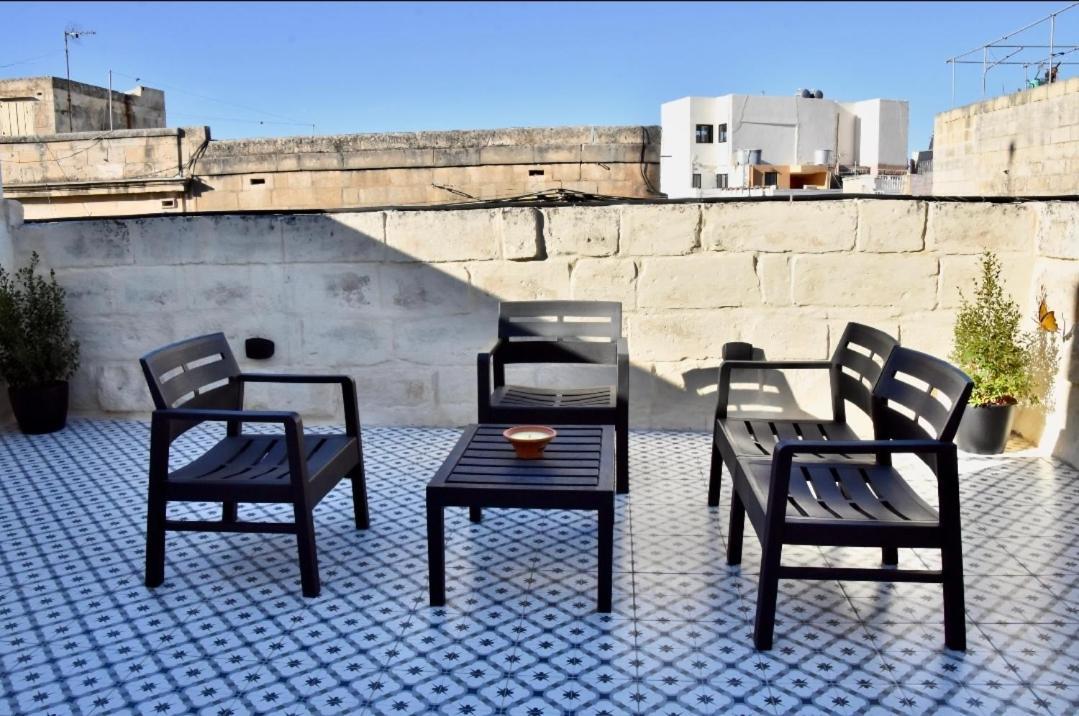Chic Penthouse Industrial-Style Leilighet Mosta Eksteriør bilde